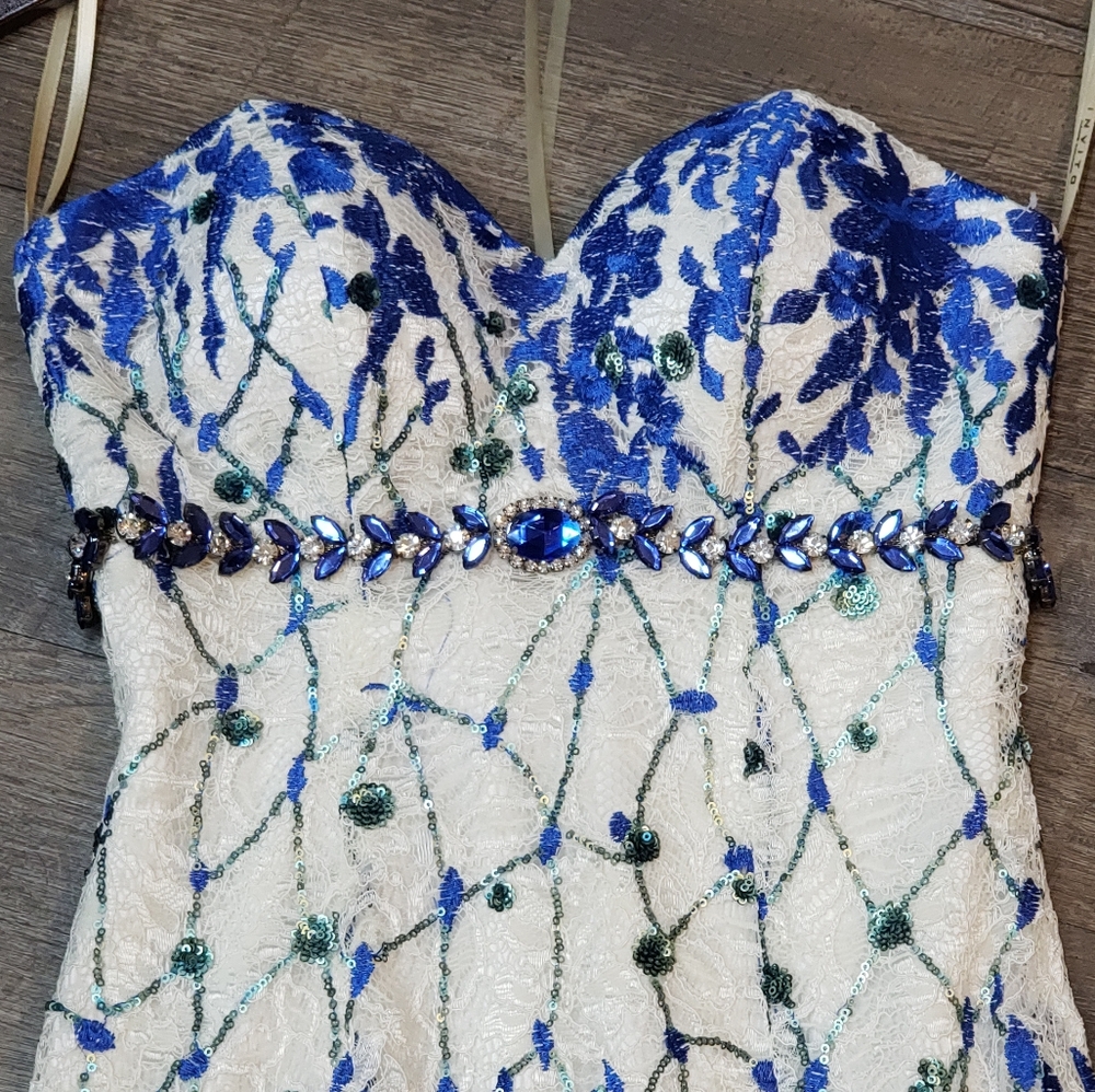Dress - Picture 2 of 6